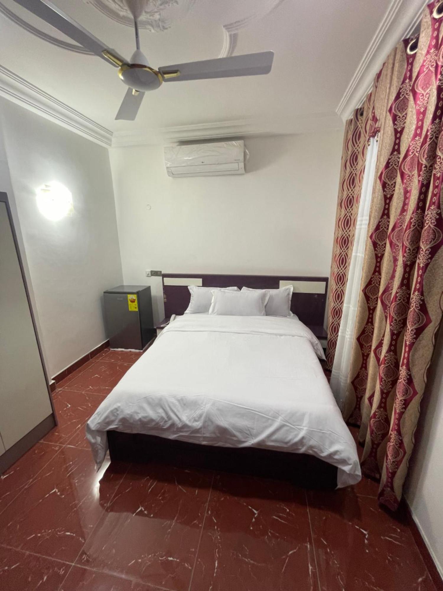 George Vee Hotel Ltd Kumasi Exteriör bild