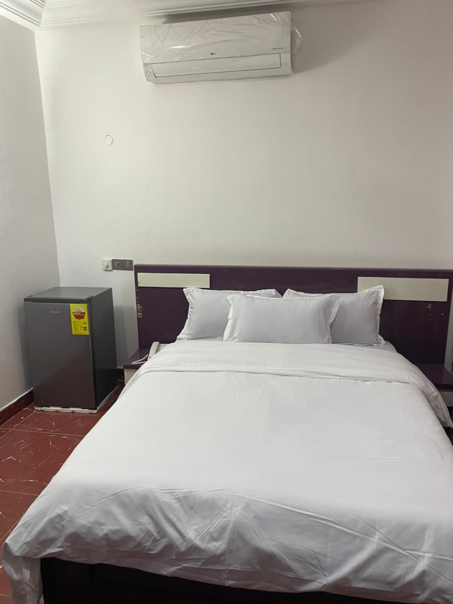 George Vee Hotel Ltd Kumasi Exteriör bild