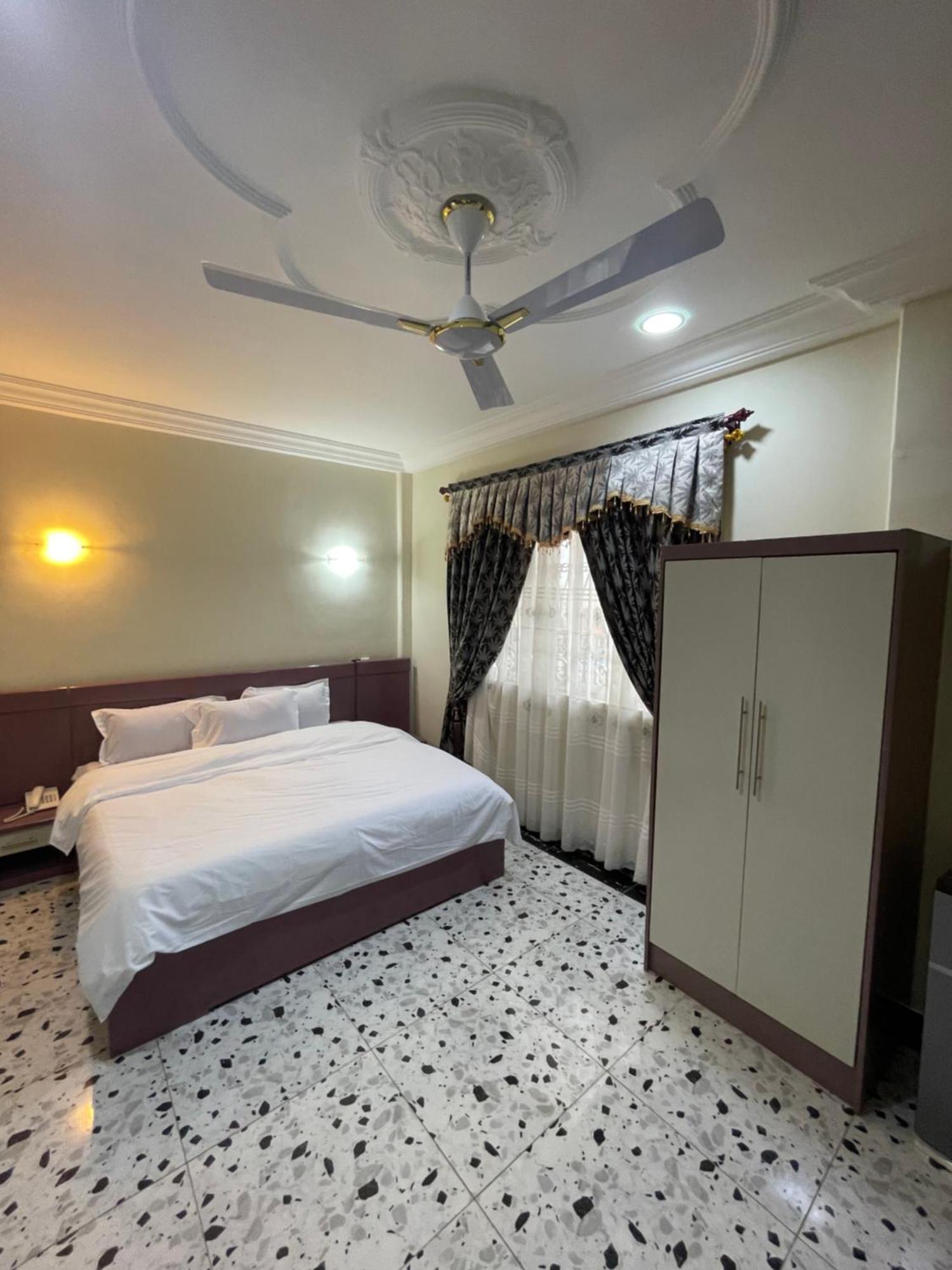 George Vee Hotel Ltd Kumasi Exteriör bild