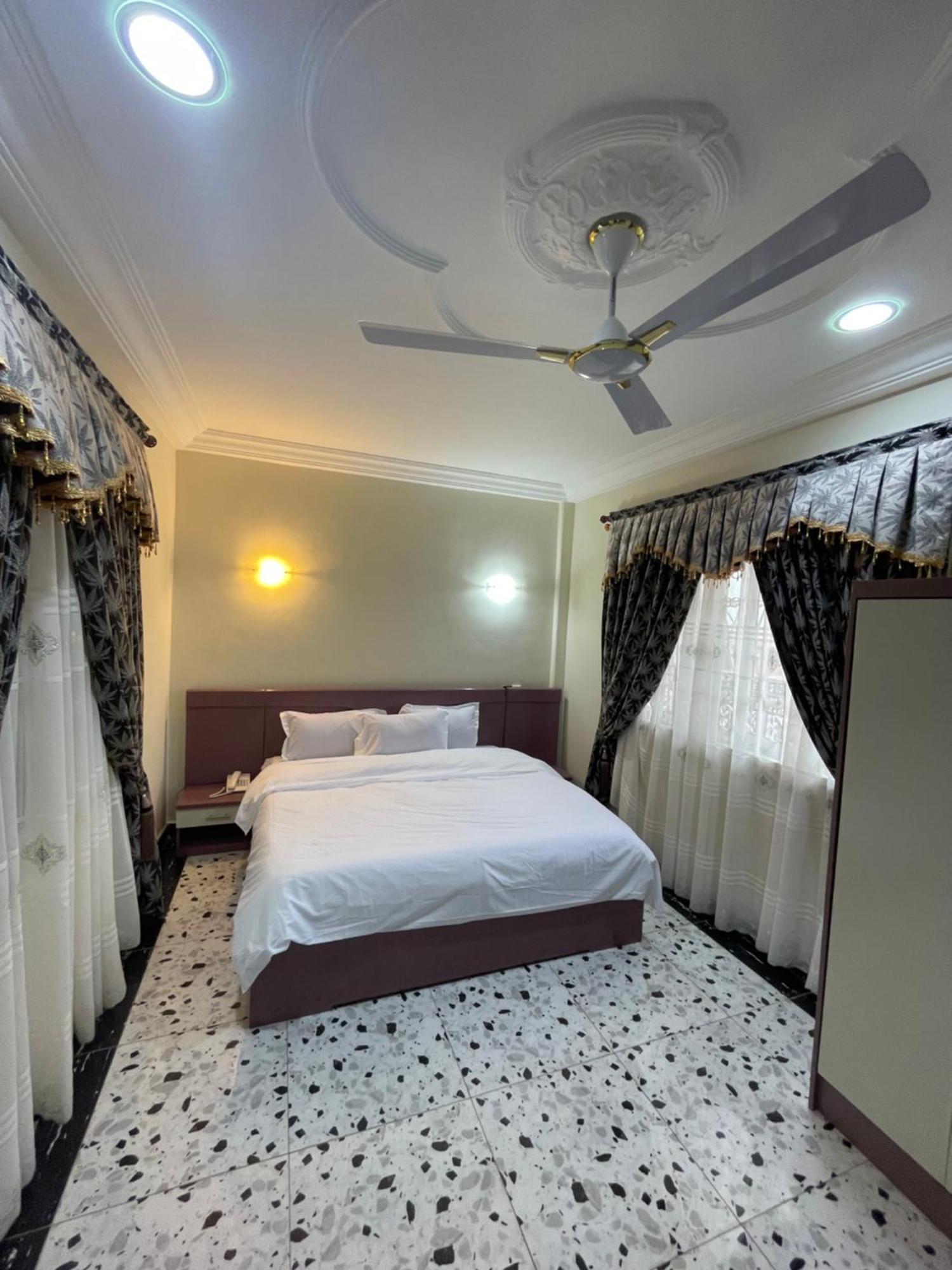 George Vee Hotel Ltd Kumasi Exteriör bild